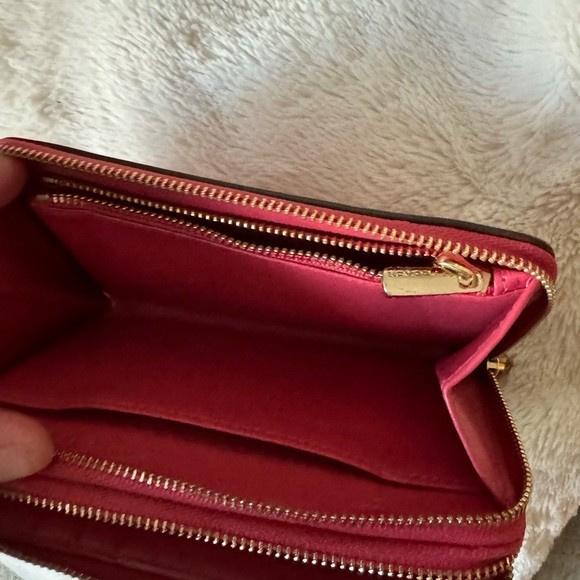 Very well cared for Coach wallet. - Picture 3 of 4